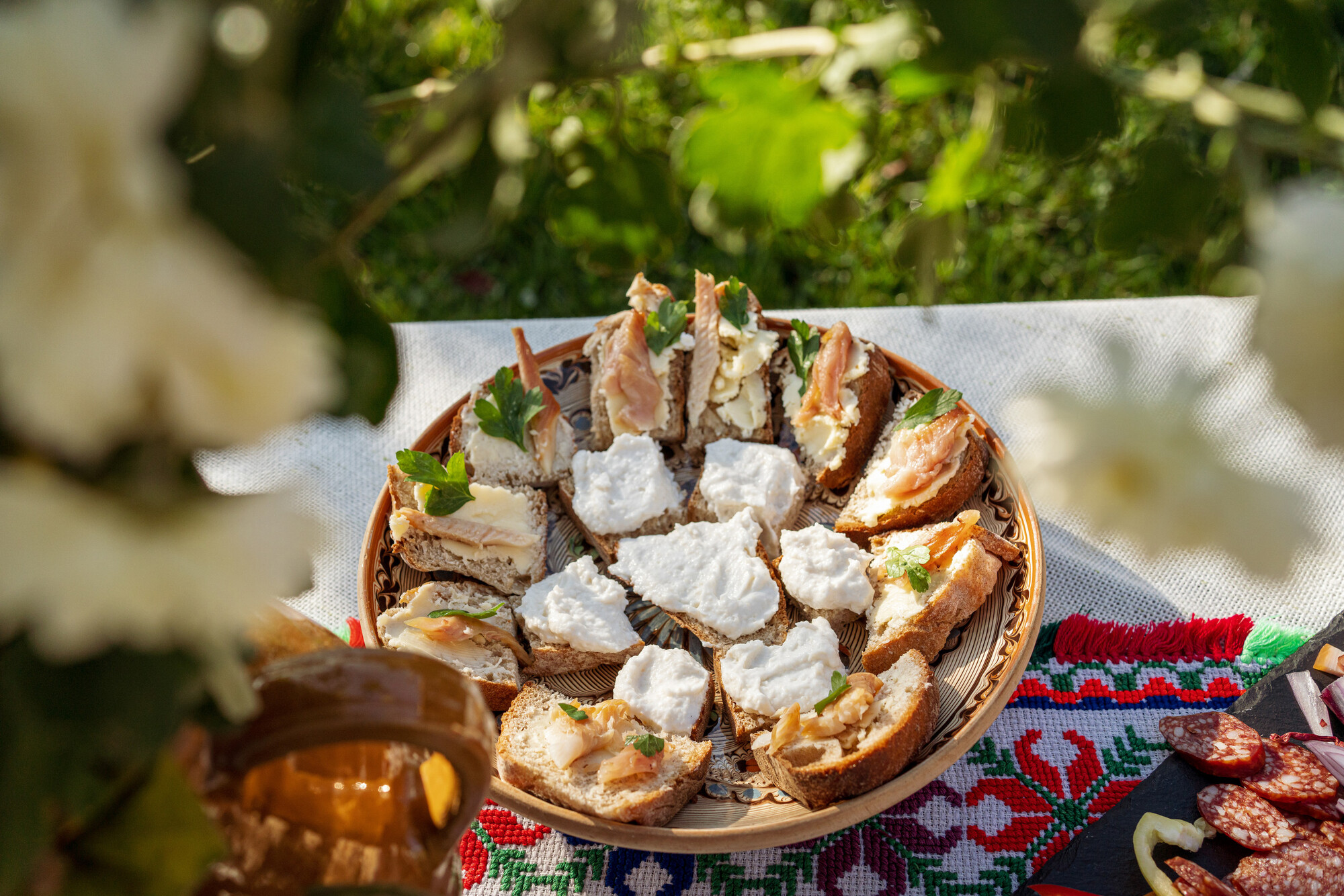 Romanian aperitifs from the south - Fish roe and garlic sauce