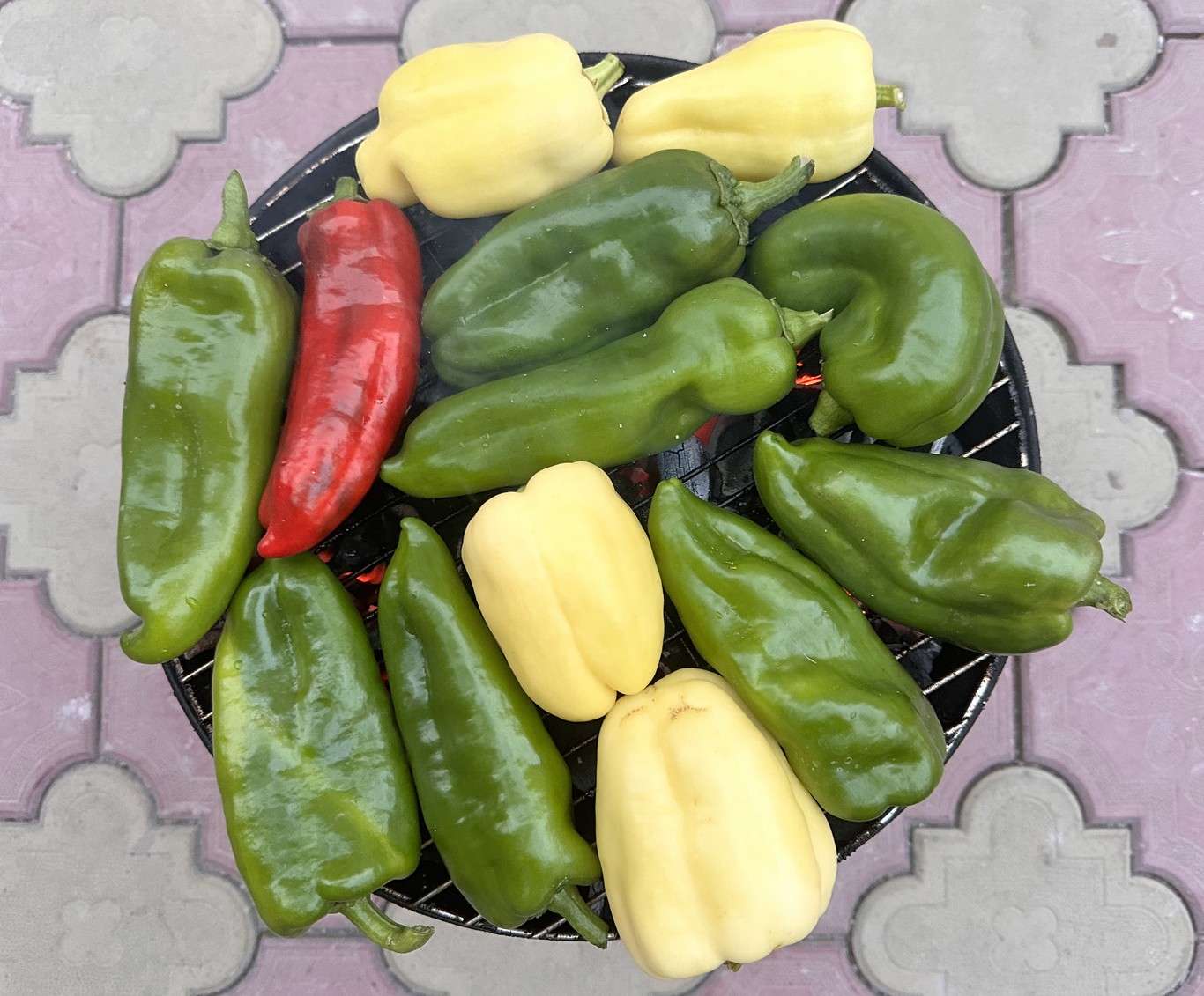 See the pale-yellow peppers? Those are the best ones!