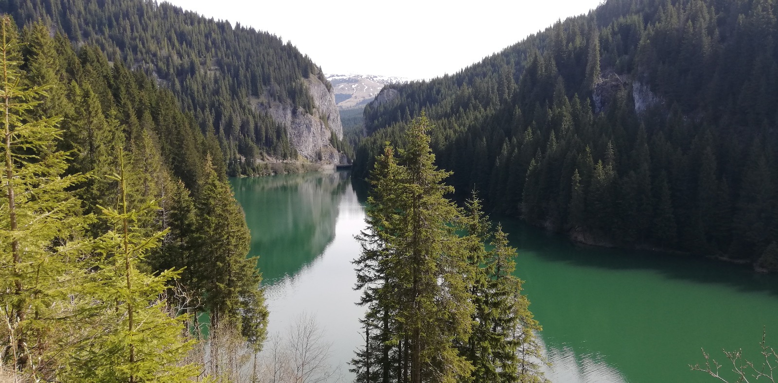 Rivers and lakes are among the many hidden treasures of the Carpathians <br>- they may not be as popular or big as the Italian ones - but they sure are stunning